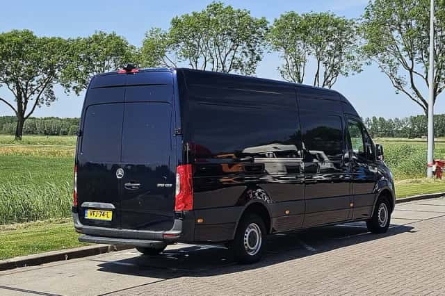 Mercedes-Benz Sprinter (2020) thumbnail 3