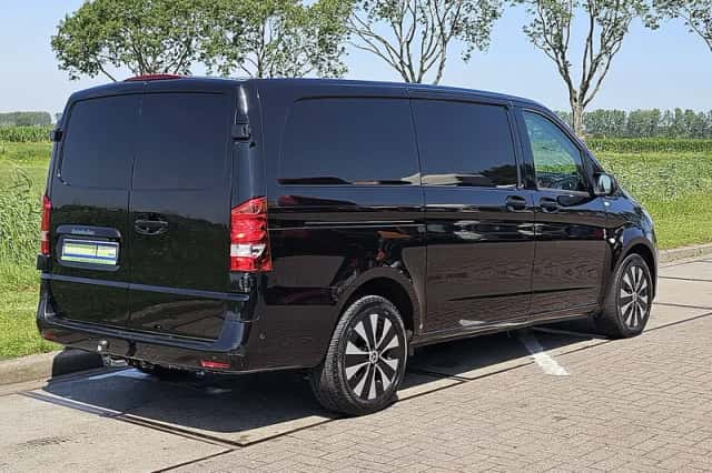 Mercedes-Benz Vito (2022) thumbnail 3