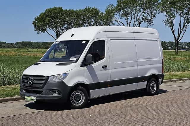Mercedes-Benz Sprinter (2021) thumbnail 2