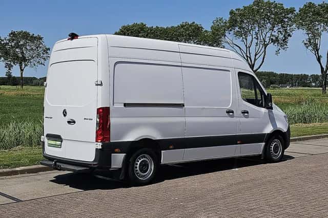 Mercedes-Benz Sprinter (2021) thumbnail 3