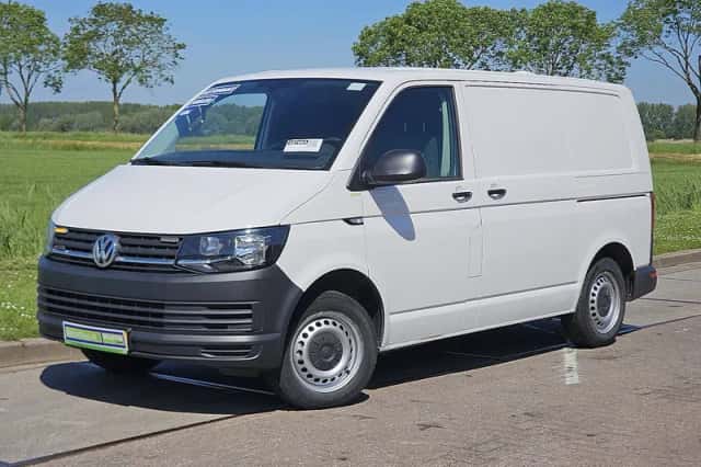 Volkswagen Transporter (2019) thumbnail 2