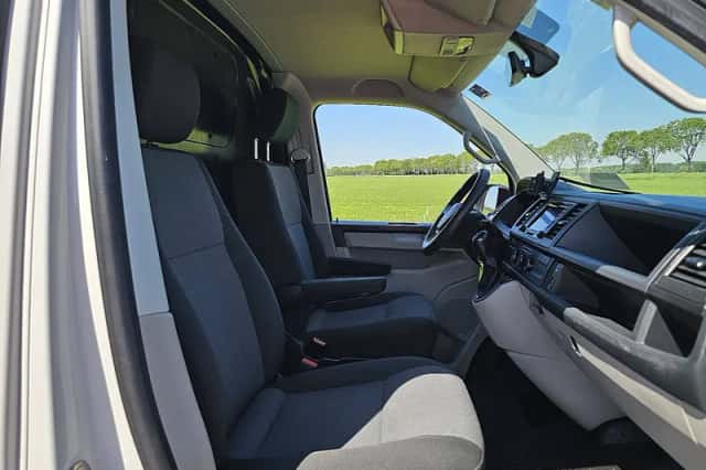 Volkswagen Transporter (2019) thumbnail 6