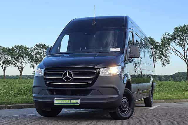 Mercedes-Benz Sprinter (2021) thumbnail 1
