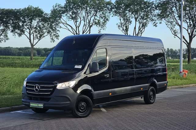 Mercedes-Benz Sprinter (2021) thumbnail 2