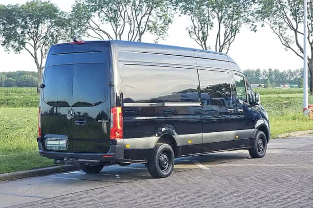 Mercedes-Benz Sprinter (2021) thumbnail 3