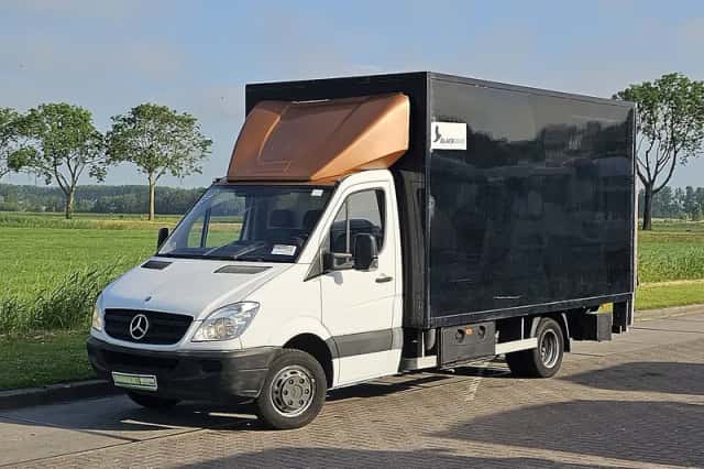 Mercedes-Benz Sprinter (2011) thumbnail 2