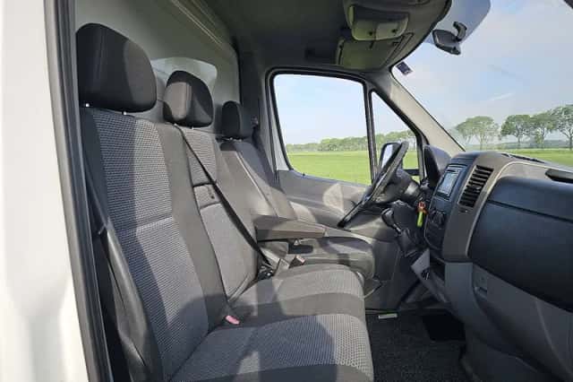 Mercedes-Benz Sprinter (2011) thumbnail 6