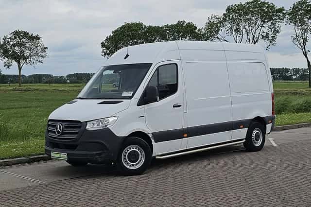 Mercedes-Benz eSprinter (2021) thumbnail 2