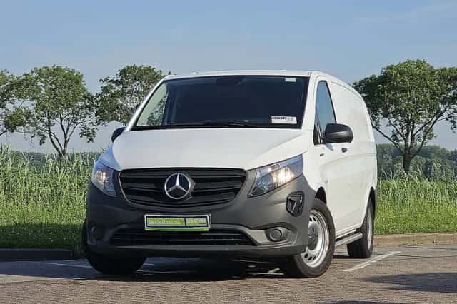 Mercedes-Benz eVito (2022) thumbnail 1
