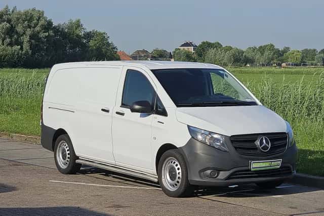 Mercedes-Benz eVito (2022) thumbnail 4