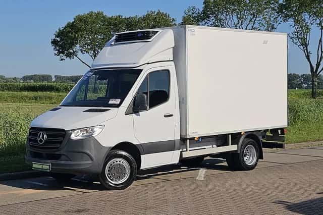 Mercedes-Benz Sprinter (2022) thumbnail 2