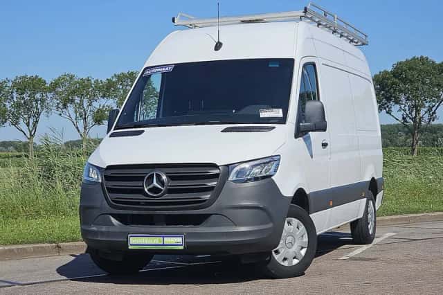 Mercedes-Benz Sprinter (2024) thumbnail 1