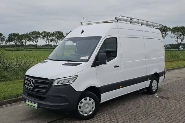 Mercedes-Benz Sprinter (2024) thumbnail 2