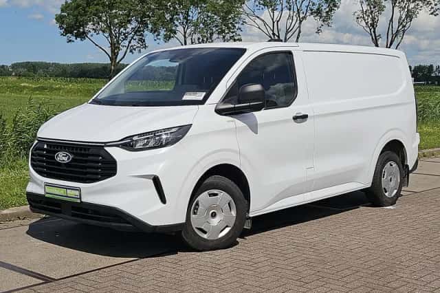 Ford Transit (2024) thumbnail 2