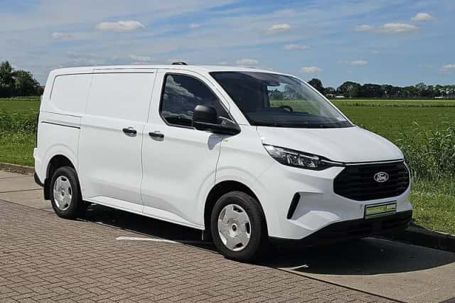 Ford Transit (2024) thumbnail 4