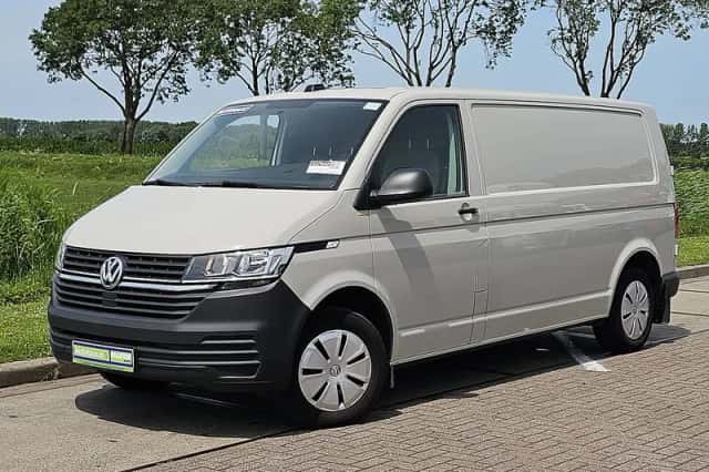 Volkswagen Transporter (2024) thumbnail 2