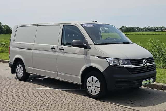 Volkswagen Transporter (2024) thumbnail 4