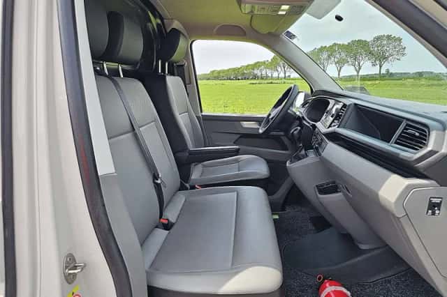 Volkswagen Transporter (2024) thumbnail 6