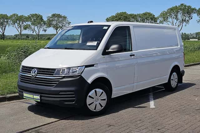Volkswagen Transporter (2024) thumbnail 2