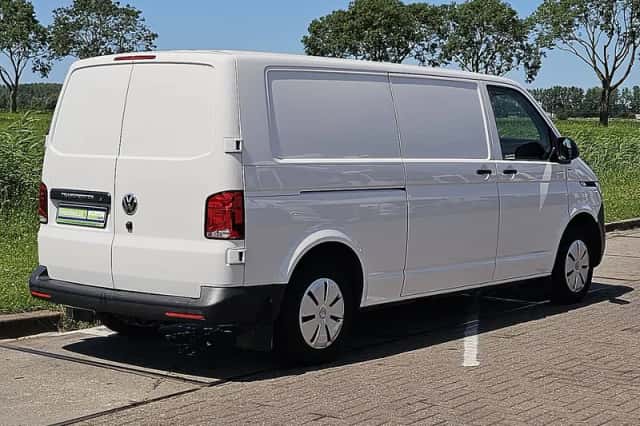 Volkswagen Transporter (2024) thumbnail 3