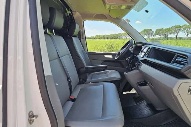 Volkswagen Transporter (2024) thumbnail 6