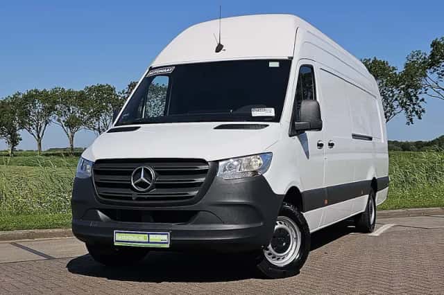Mercedes-Benz Sprinter (2022) thumbnail 1