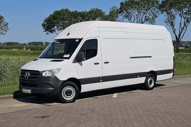 Mercedes-Benz Sprinter (2022) thumbnail 2
