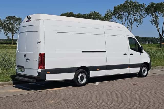 Mercedes-Benz Sprinter (2022) thumbnail 3