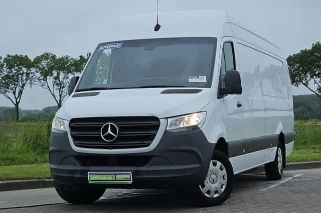 Mercedes-Benz Sprinter (2022) thumbnail 1