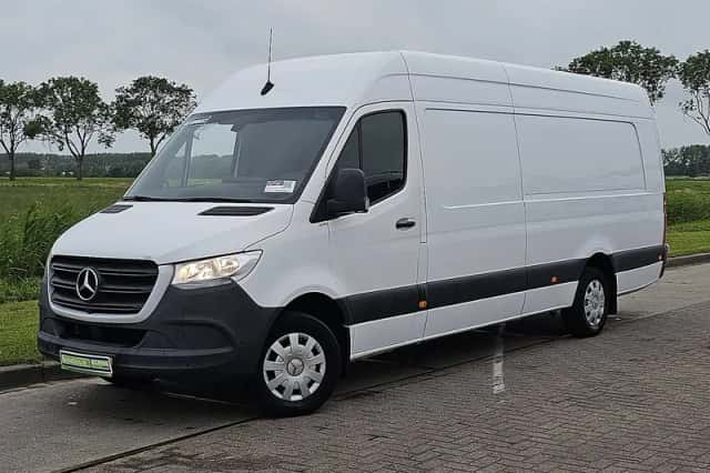 Mercedes-Benz Sprinter (2022) thumbnail 2