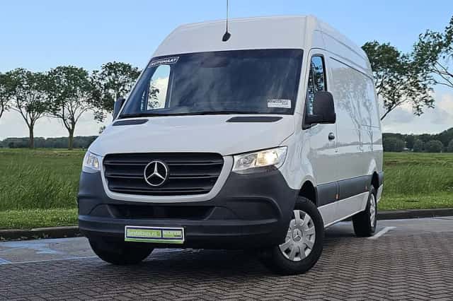 Mercedes-Benz Sprinter (2022) thumbnail 1