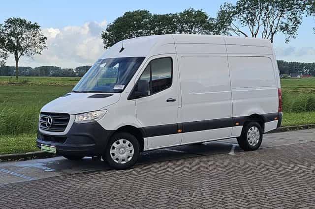 Mercedes-Benz Sprinter (2022) thumbnail 2