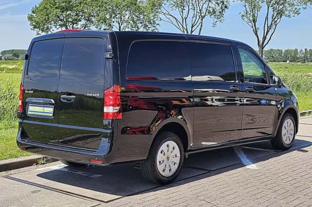 Mercedes-Benz Vito (2022) thumbnail 3