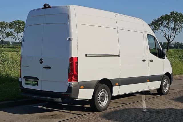 Mercedes-Benz Sprinter (2022) thumbnail 3