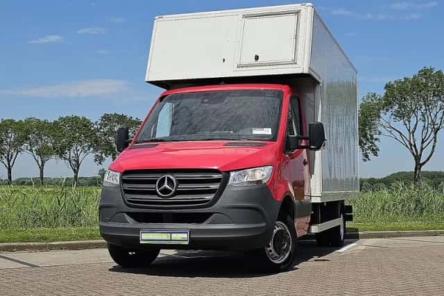 Mercedes-Benz Sprinter (2023) thumbnail 1