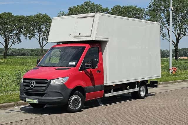 Mercedes-Benz Sprinter (2023) thumbnail 2