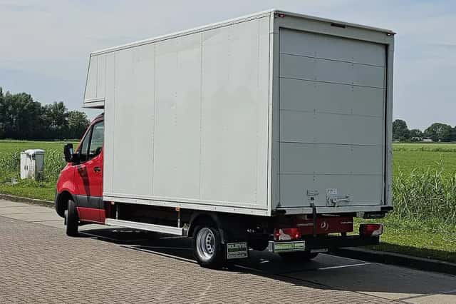 Mercedes-Benz Sprinter (2023) thumbnail 5