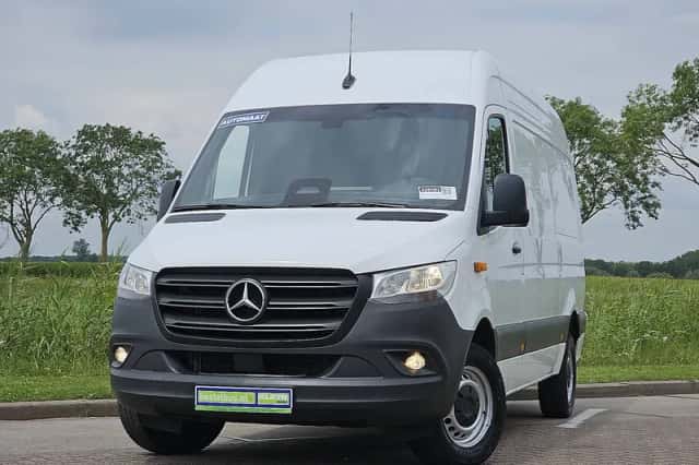 Mercedes-Benz Sprinter (2024) thumbnail 1