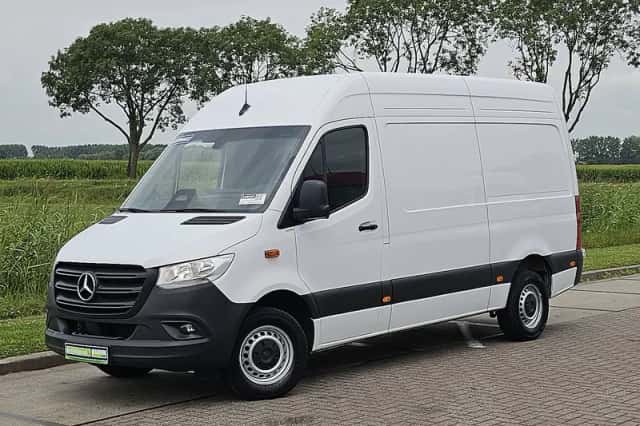 Mercedes-Benz Sprinter (2024) thumbnail 2