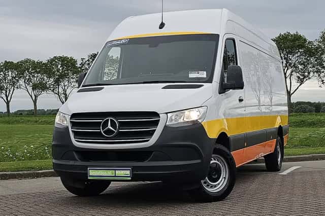 Mercedes-Benz Sprinter (2018) thumbnail 1