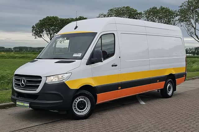 Mercedes-Benz Sprinter (2018) thumbnail 2