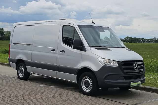 Mercedes-Benz Sprinter (2021) thumbnail 4