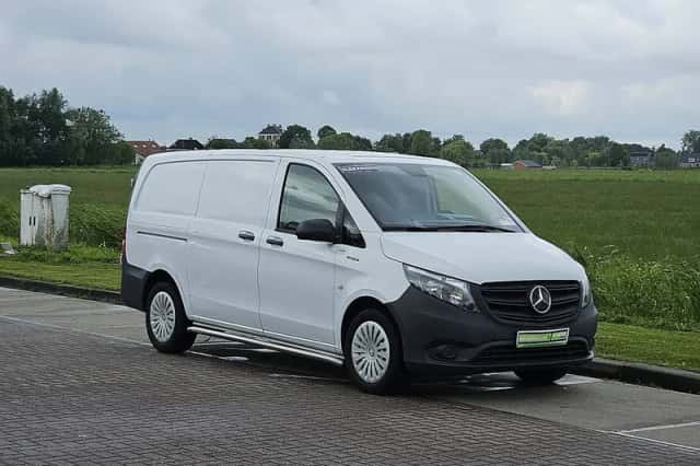 Mercedes-Benz eVito (2022) thumbnail 4