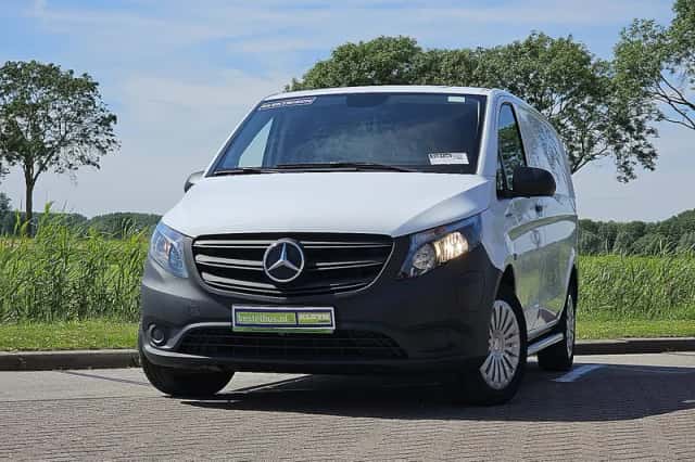 Mercedes-Benz eVito (2022) thumbnail 1