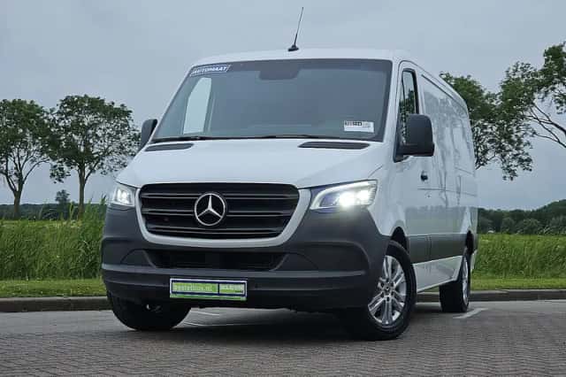 Mercedes-Benz Sprinter (2021) thumbnail 1