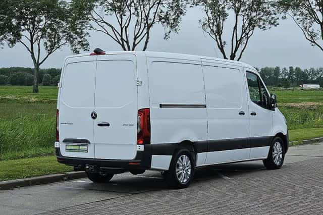 Mercedes-Benz Sprinter (2021) thumbnail 3
