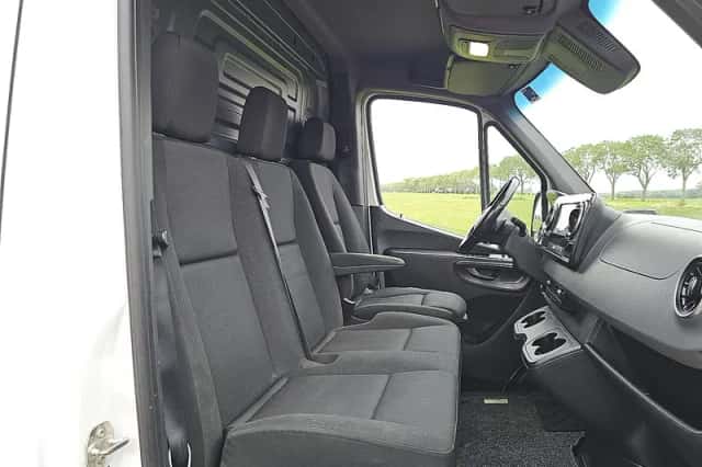 Mercedes-Benz Sprinter (2021) thumbnail 6