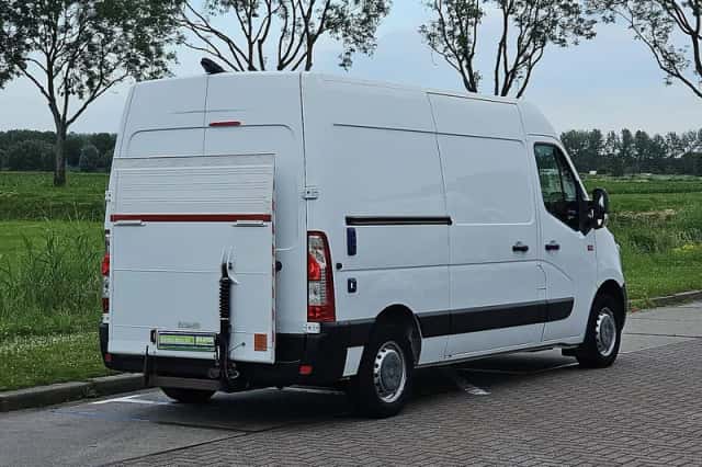 Renault Master (2019) thumbnail 3
