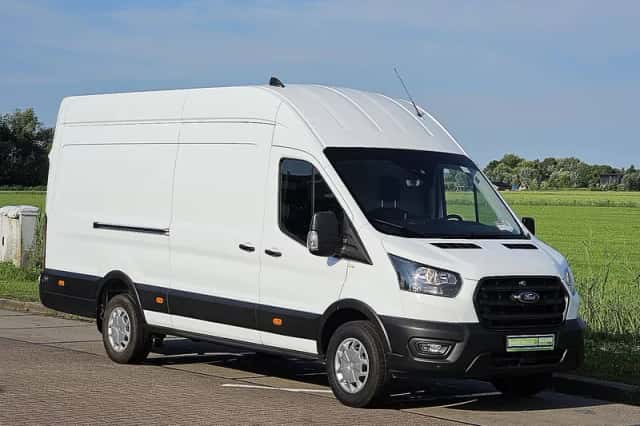 Ford Transit (2024) thumbnail 4