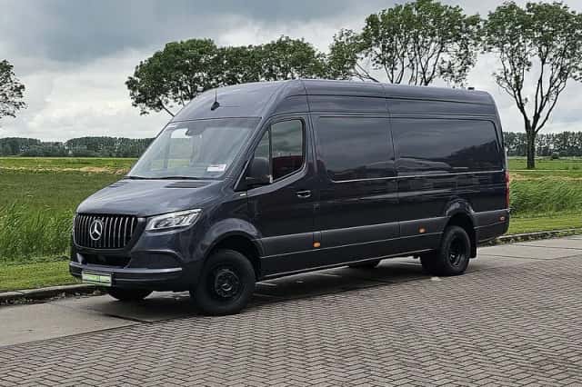 Mercedes-Benz Sprinter (2024) thumbnail 2